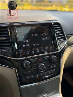 جیپ گراند شیرۆکی